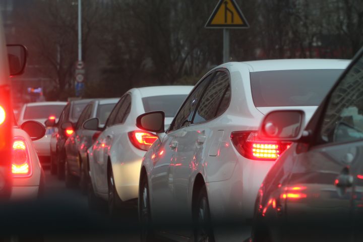 Воронежские водители встали в огромной пробке на новой улице