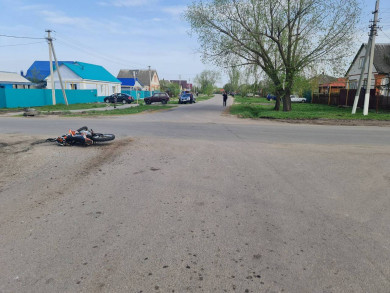 Молодой мотоциклист попал в больницу после столкновения с ВАЗом в Воронежской области