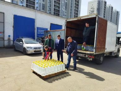 Воронежские депутаты передали гуманитарную помощь бойцам спецвойск