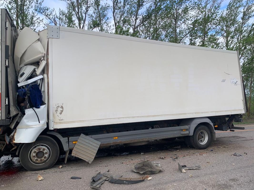 Водитель погиб в жёсткой аварии с грузовиками под Воронежем