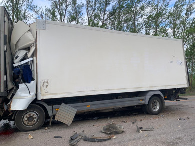 Водитель погиб в жёсткой аварии с грузовиками под Воронежем 