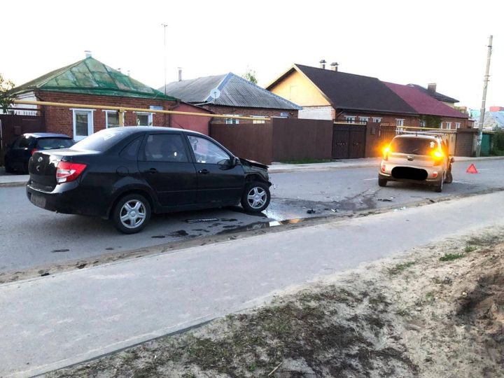 7-летняя малышка пострадала в аварии с двумя легковушками в Воронеже