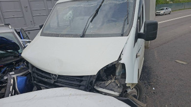 Неуправляемая «ГАЗель» снесла три авто в Воронеже: есть раненый