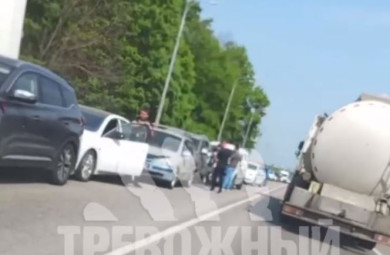 6-километровая пробка образовалась на выезде из Воронежа из-за массового ДТП