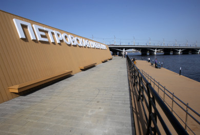 Потратят ли на благоустройство Петровской набережной ещё миллиард — комментарий властей