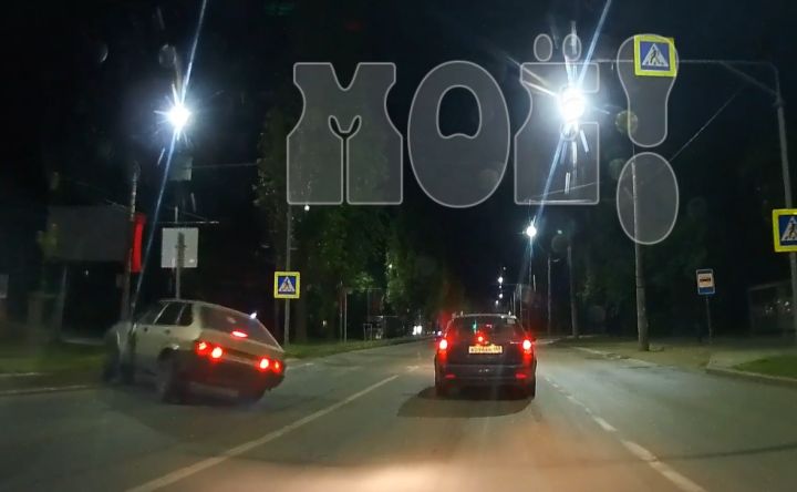 Водитель «девятки» не заметил человека на «зебре» и устроил ДТП в Воронеже (Видео)