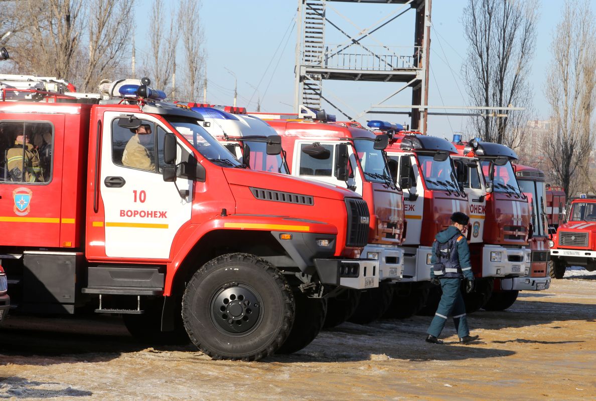 Пожарные машины съедутся к воронежскому ТЦ