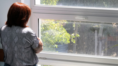 «Бил, унижал, таскал за волосы»: в Воронеже мать двоих детей бросила и засудила мужа-тирана