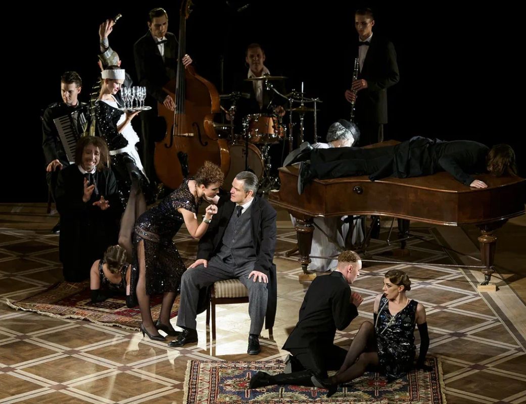 Уникальный спектакль о любви и разбитых мечтах показал в Воронеже московский театр