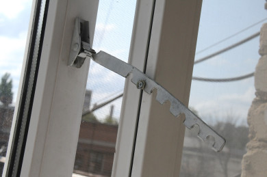 «Взрослых дома не было»: забравшегося на подоконник ребёнка спасли в Воронеже