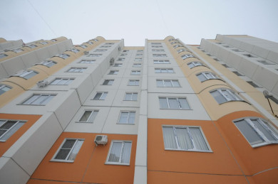 Труп мужчины нашли под окнами многоэтажки в Воронеже