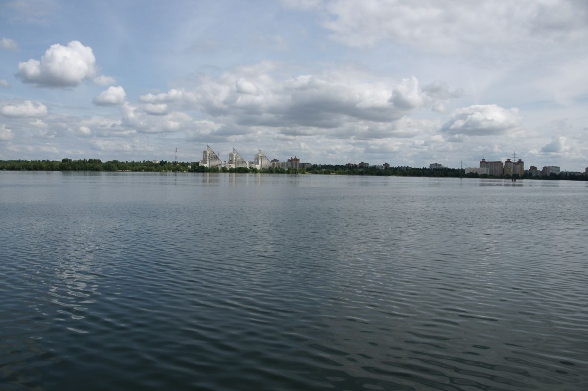Катер с&nbsp;тремя детьми врезался в&nbsp;опору ЛЭП на&nbsp;Воронежском водохранилище