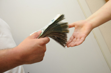 Почти миллион долга по алиментам накопила нерадивая мать из Воронежской области