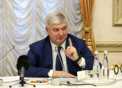Губернатор Воронежской области перечислил суточный заработок в помощь курянам