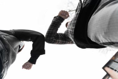 Об избиении 14-летнего подростка вооружённой толпой сообщили воронежцы