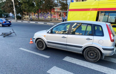 Юного велосипедиста сбили на зебре в Воронеже