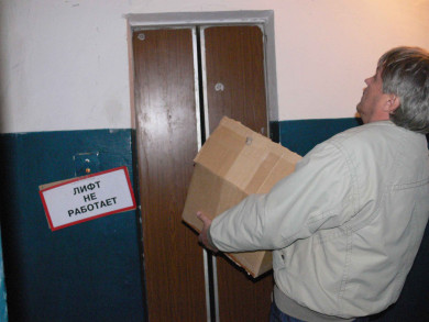 Жильцы воронежской многоэтажки остались без лифтов на 4 месяца