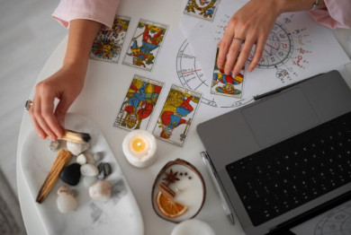 Овнам нужно быть хитрее, а Львов ждёт сложный выбор. Расклад Таро для всех знаков зодиака на неделю