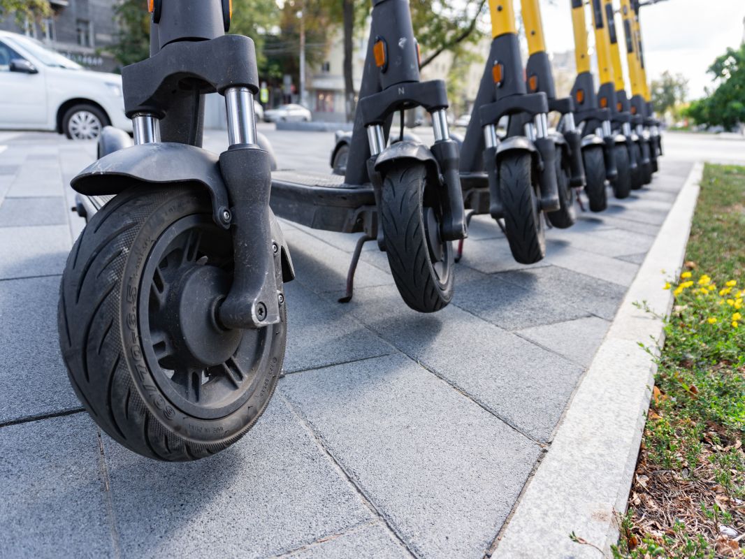 Мэр рассказал, уберут ли электросамокаты с&nbsp;тротуаров Воронежа