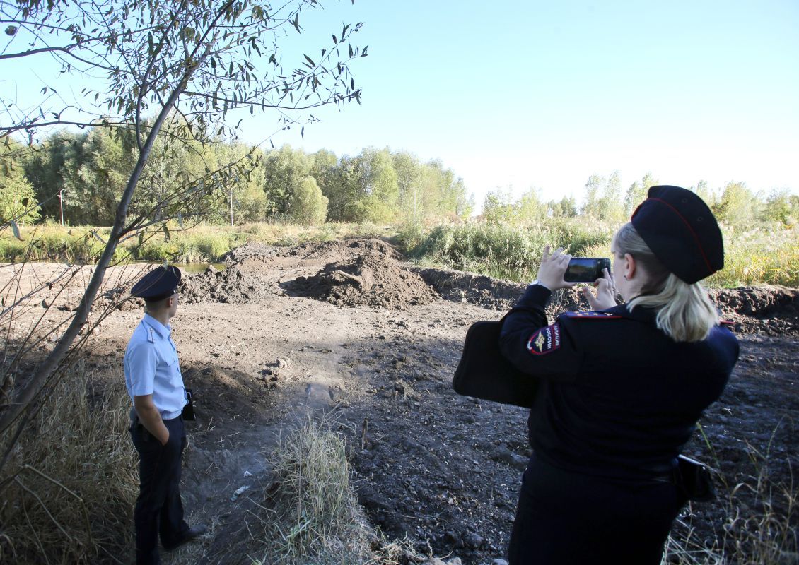 Полиция фиксирует последствия возведения дамбы