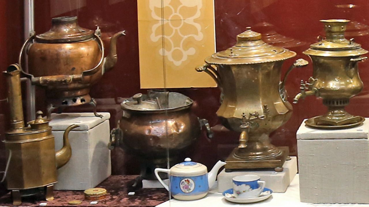 Необычные старинные сосуды для&nbsp;чаепития привезли в воронежский музей