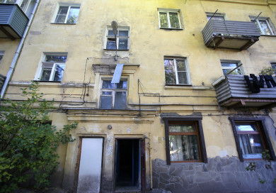 Аварийный дом, капремонт которого перенесли, заинтересовал следователей после публикации «МОЁ!»