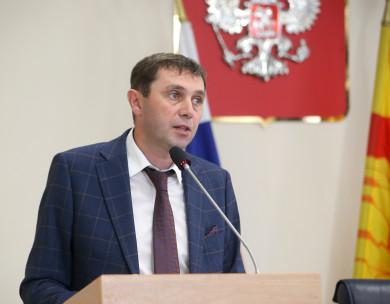 Мэр Сергей Петрин: в 2025 году жилищные условия улучшат около полусотни молодых семей 