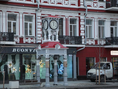 «Уже сломались?» Воронежцев озадачили недавно установленные «старинные» часы