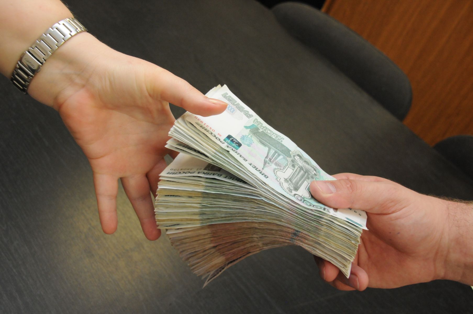 Пристав списала 9 миллионов со&nbsp;счёта компании и&nbsp;перевела их&nbsp;знакомому