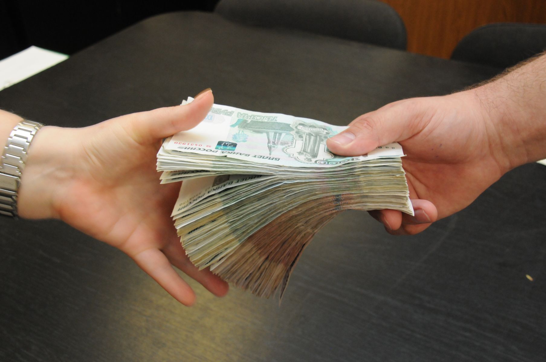 Неблагодарный гость украл подарочные конверты с&nbsp;деньгами во&nbsp;время юбилея