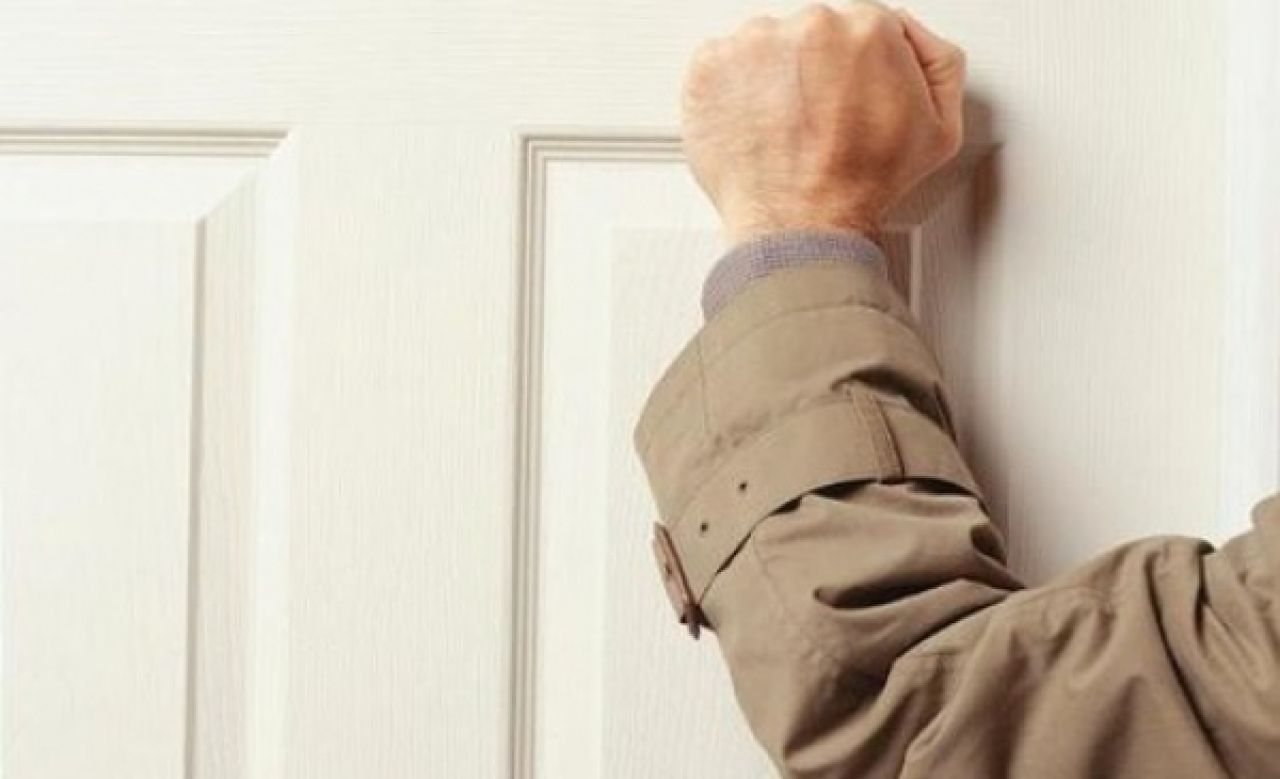 Stuk V Dver Risunok Bagno Site