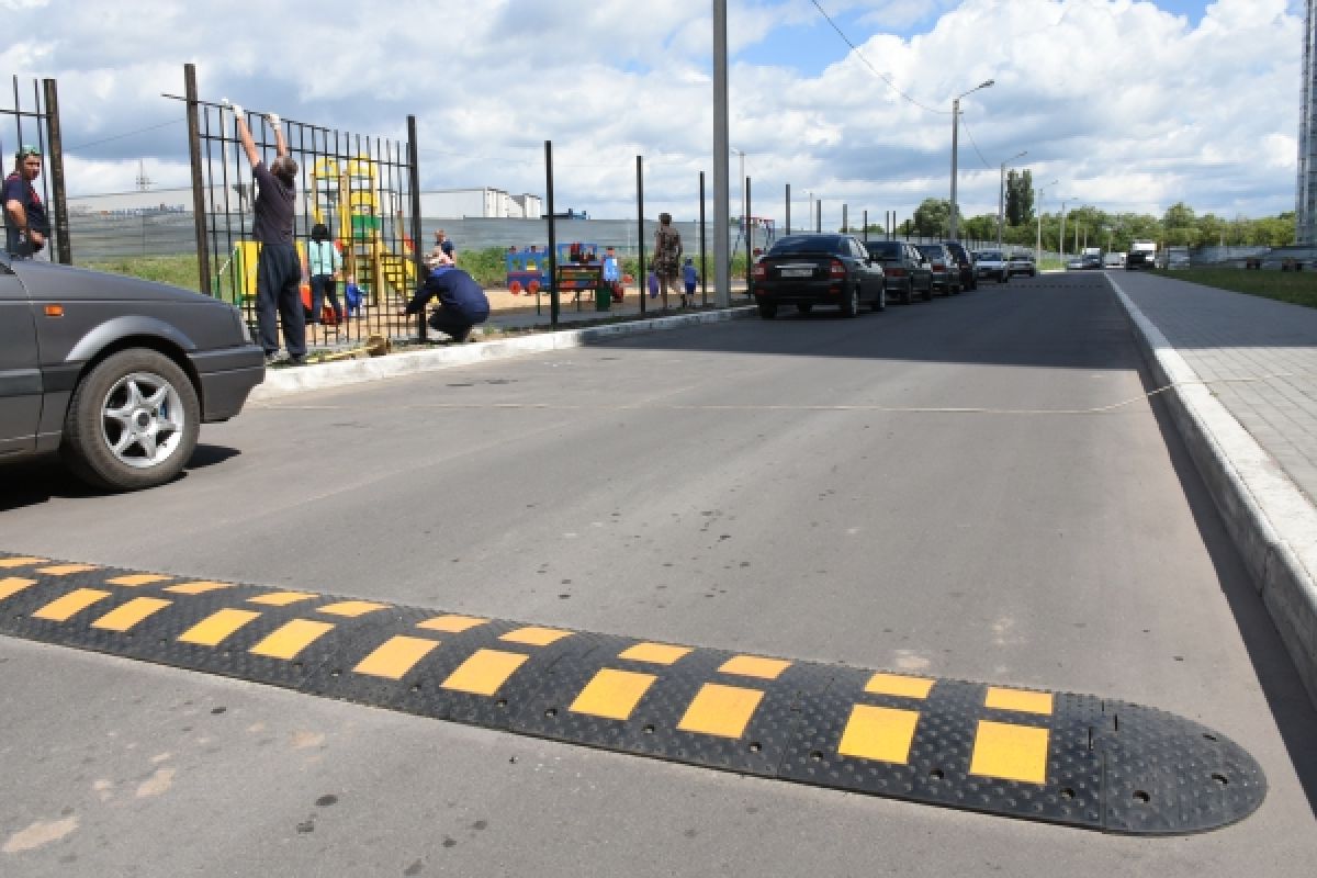 В ЖК «Озерки» установили «лежачие полицейские» после того, как за несколько дней там сбили двух детей