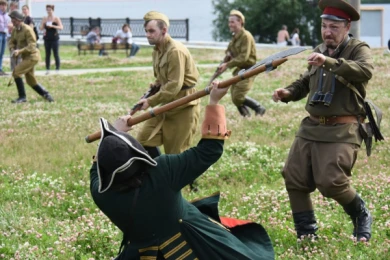 Адмиралтейскую площадь Воронежа превратили в поле боя