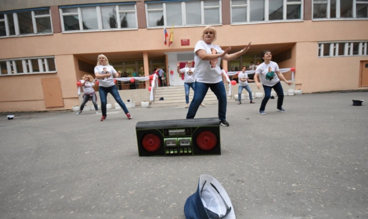 Мамы воронежских школьников на выпускном