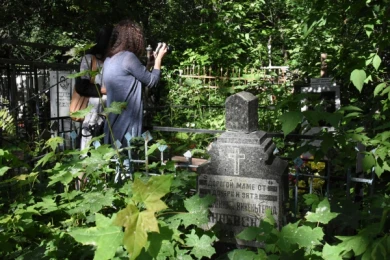 Что воронежцам посмотреть на Коминтерновском кладбище: самые необычные могилы