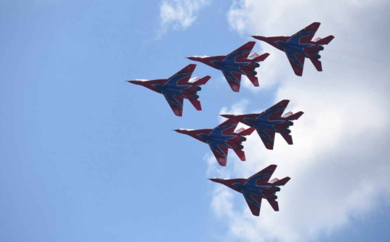 Авиашоу на Адмиралтейской площади продлится полтора часа