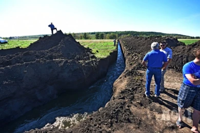 Расследование дела о попытке спуска озера Круглое приостановили из-за отсутствия подозреваемых