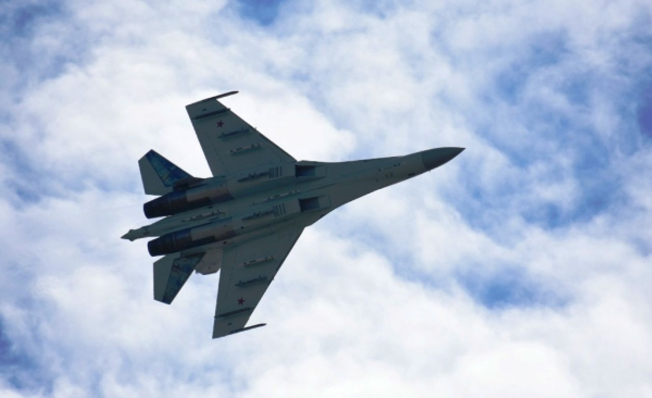 В центре Воронежа из-за полетов военных автомобили сошли с ума