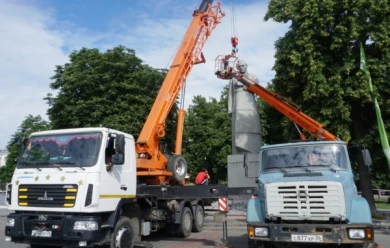 «Памятник Кольцову удачнее всего смотрелся на пригорке перед собором» (ОПРОС)
