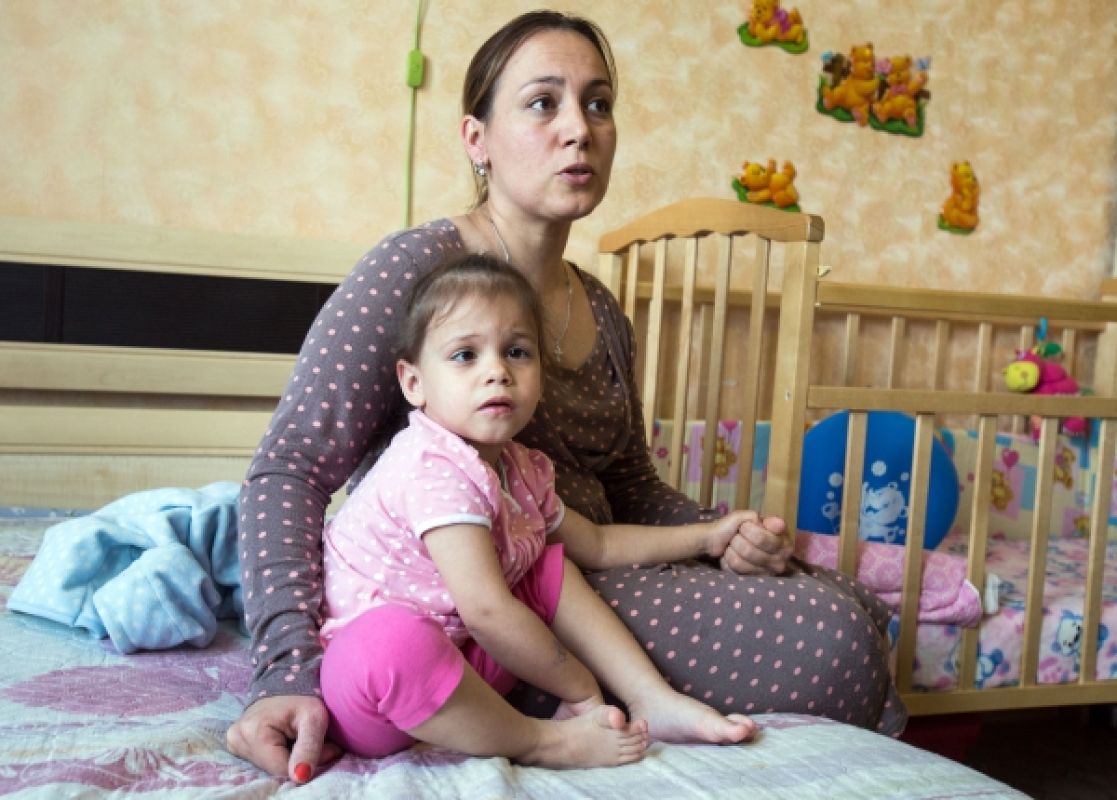 Воронежцы могут помочь трёхлетней девочке встать на ноги