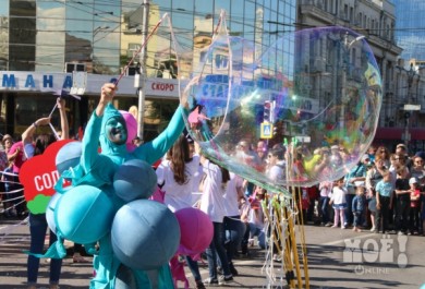 Программа бесплатных представлений уличных театров на Платоновфесте