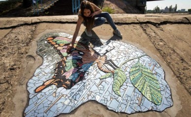 В Воронеже художница восхитила горожан огромной мозаикой на Придаченской дамбе