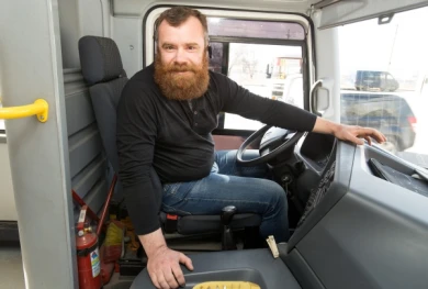 Водитель воронежской маршрутки вместо платы за проезд просит пассажиров читать стихи