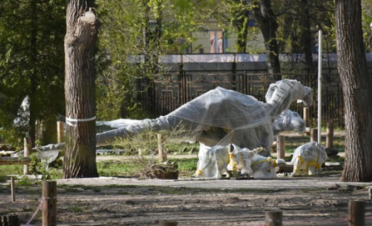 В воронежском парке «Орлёнок» монтируют фигуры динозавров (ФОТО)
