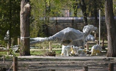 В воронежском парке «Орлёнок» монтируют фигуры динозавров (ФОТО)