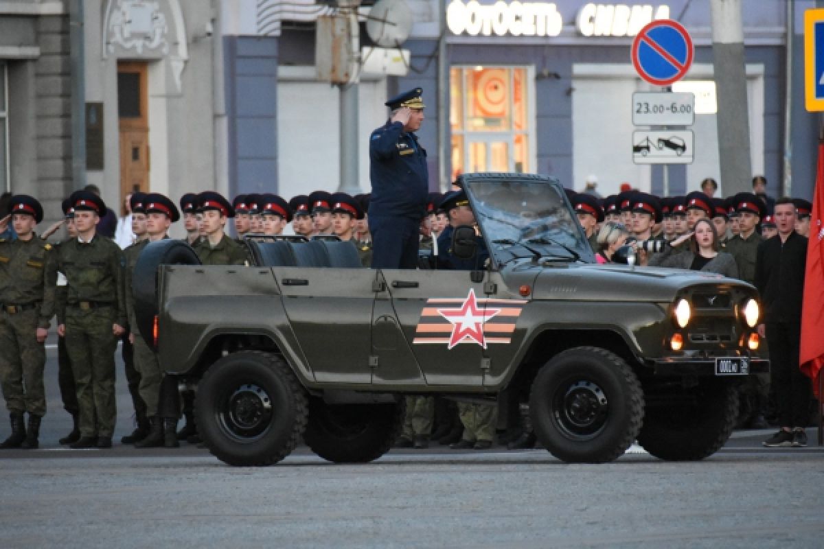 Репетиция парада в Воронеже: горожане восхищались техникой и проклинали пробки