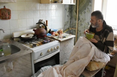 Воспитательница из Воронежа спасла умирающего от рака одинокого соседа