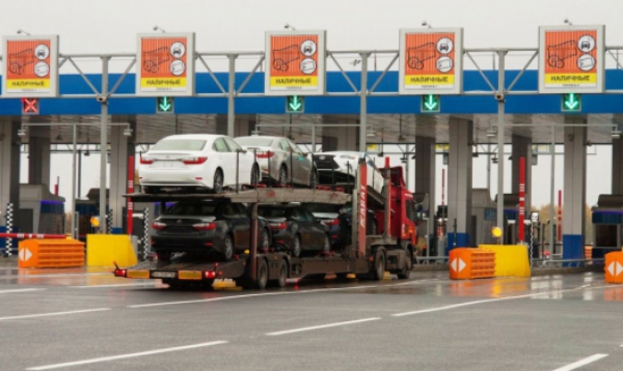 На пункте взимания платы трассы М4 «Дон» в Воронеже фура врезалась в два авто: есть пострадавшие