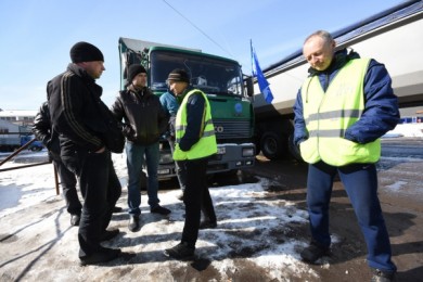 Бастующих против «Платона» дальнобойщиков прогнали с их места под видом ремонта ...