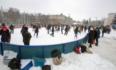 В Воронеже на площади Ленина начали разбирать катки
